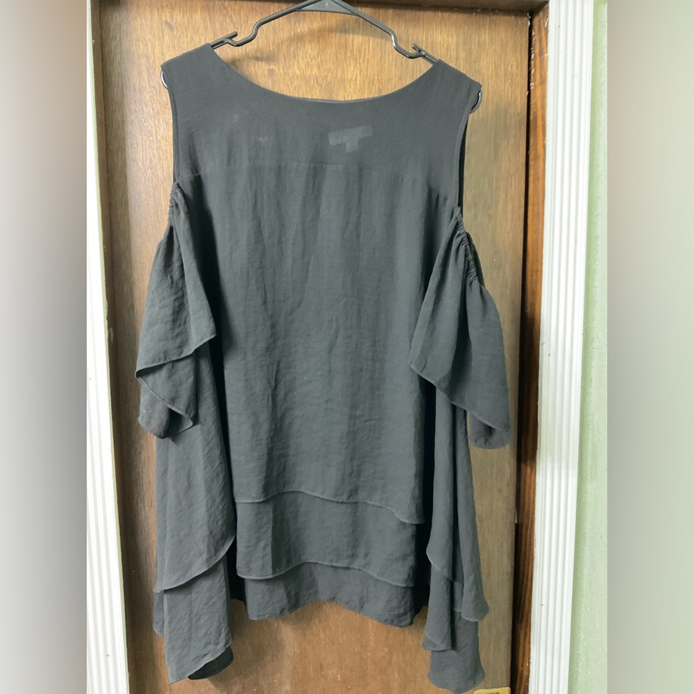 Boutique Cold Shoulder Shark Bite Hem 2X